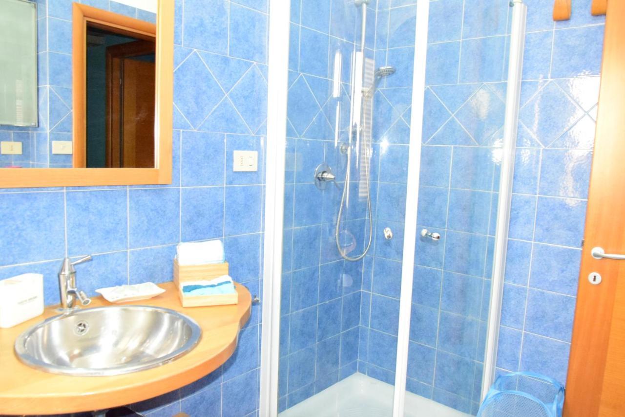 Euforbia House Apartment ลิโด ดิ ออสเตีย ภายนอก รูปภาพ